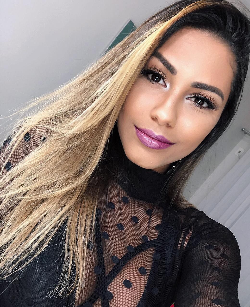 A belíssima digital infuencer e modelo Ana Oliver contabiliza 30