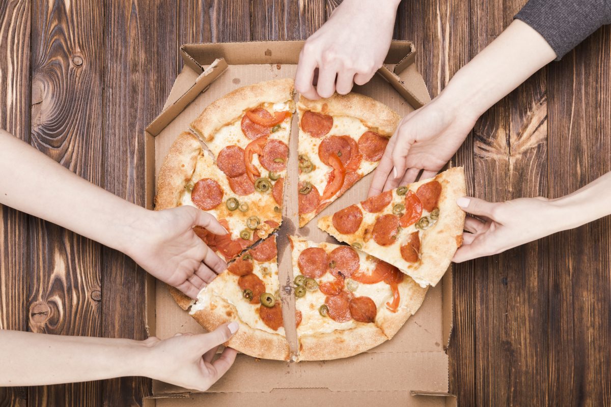 pizza-com-amigos-dividir