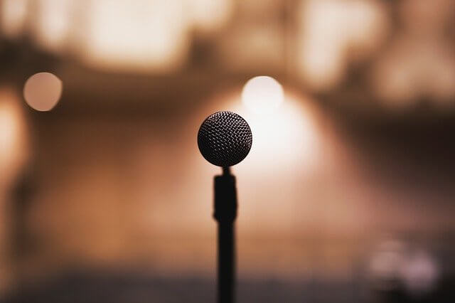 música-microfone-