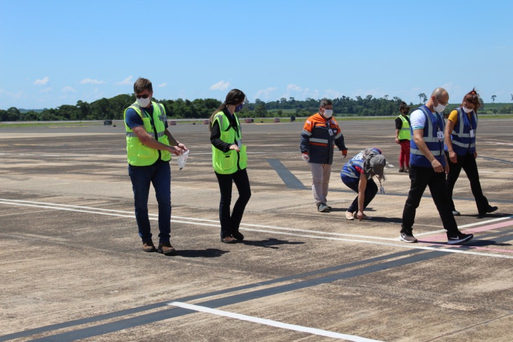 Fiscalização da pista do Aeroporto Internacional de Foz